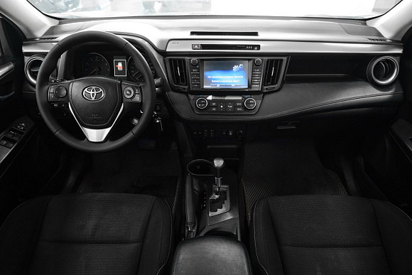 Toyota RAV4, 2017 года, пробег 187660 км